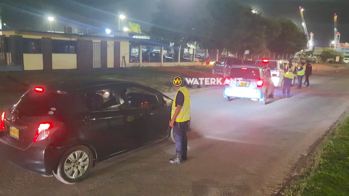 Passagier tijdens politiecontrole betrapt met vuurwapen in schoudertas