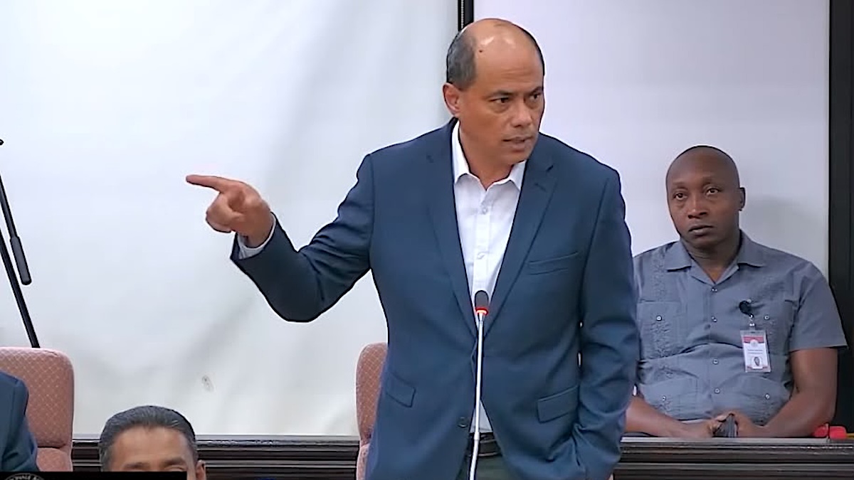 Pawiroredjo: "Die 15 procent voor de assemblee, regering en rechterlijke macht kan absoluut niet"