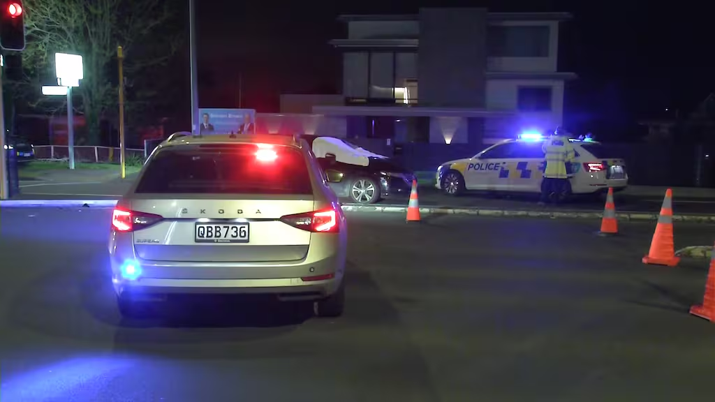 Pedestrian dies after crash in Auckland's Pakuranga