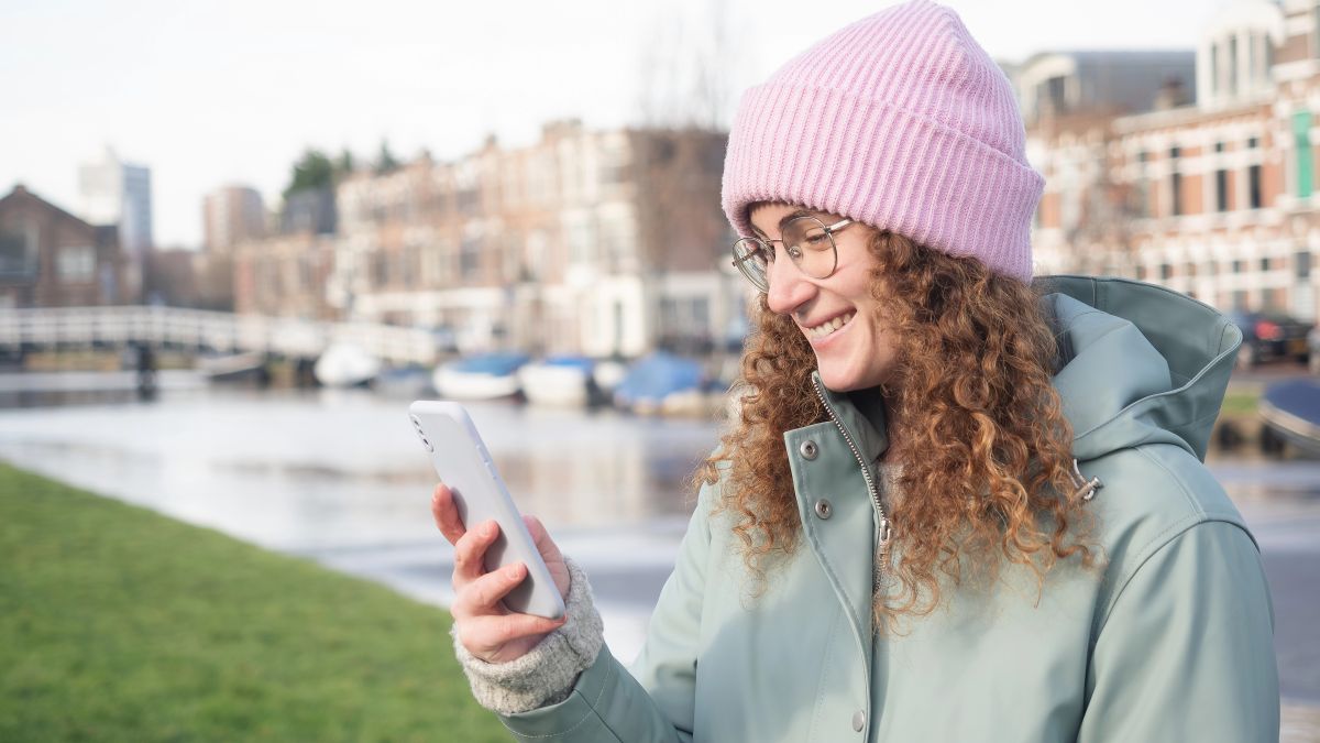 Phone subscriptions for internationals: What you need to know