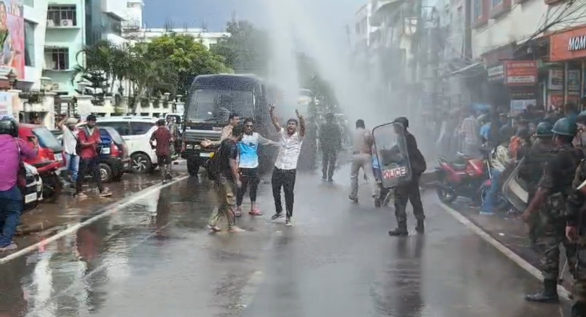 Police use water cannons as TET-qualified aspirants protest recruitment delay
