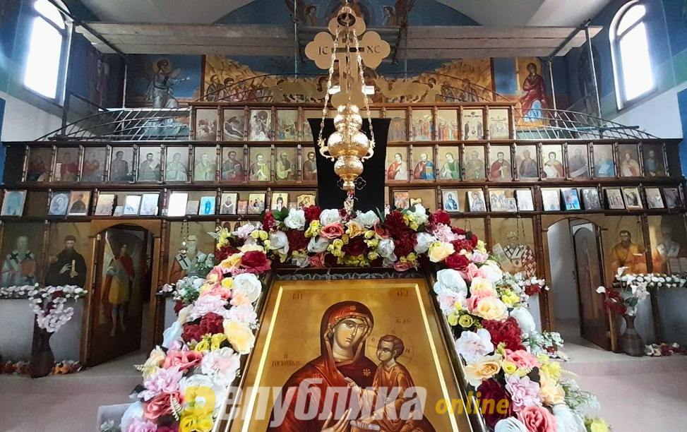 Procession honoring Virgin Mary in Skopje