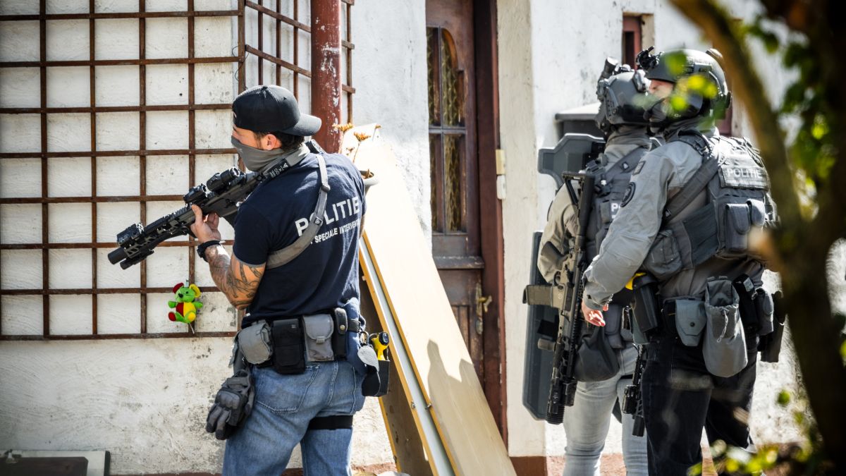 Prosecutors hold 32 over Overasselt attack, including two minors