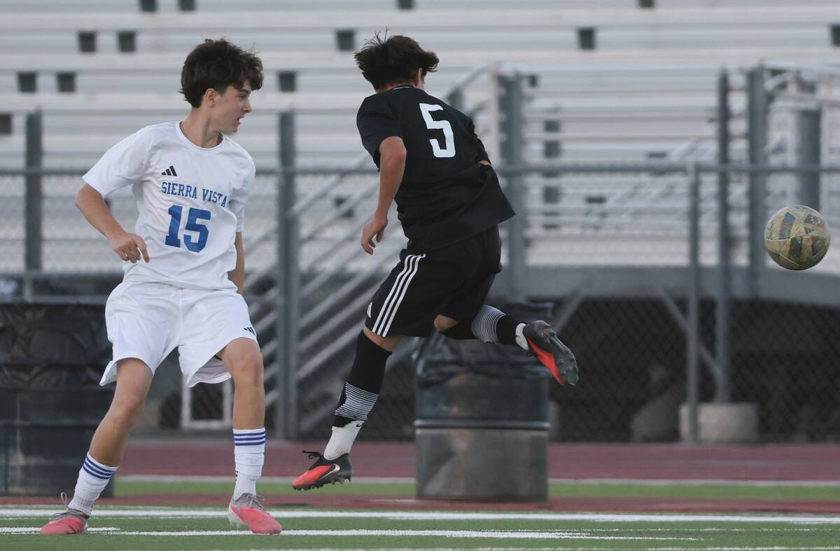 Sierra Vista's Emmanuel de la Riva (15) kicks the ball past Palo Verde's Mateo DeCastroverde (5 ...