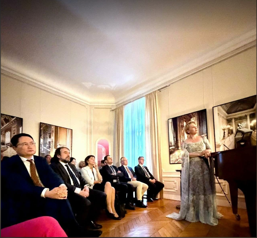 Reception at the Embassy in Paris to mark the 35th anniversary of independence