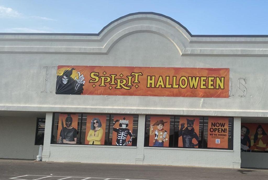Spirit Halloween, Chicago-style deli open