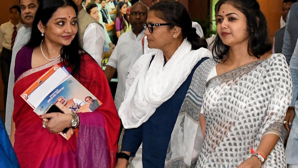 TMC rebel MPs seek three weeks to reply to Lok Sabha notice on disqualification plea