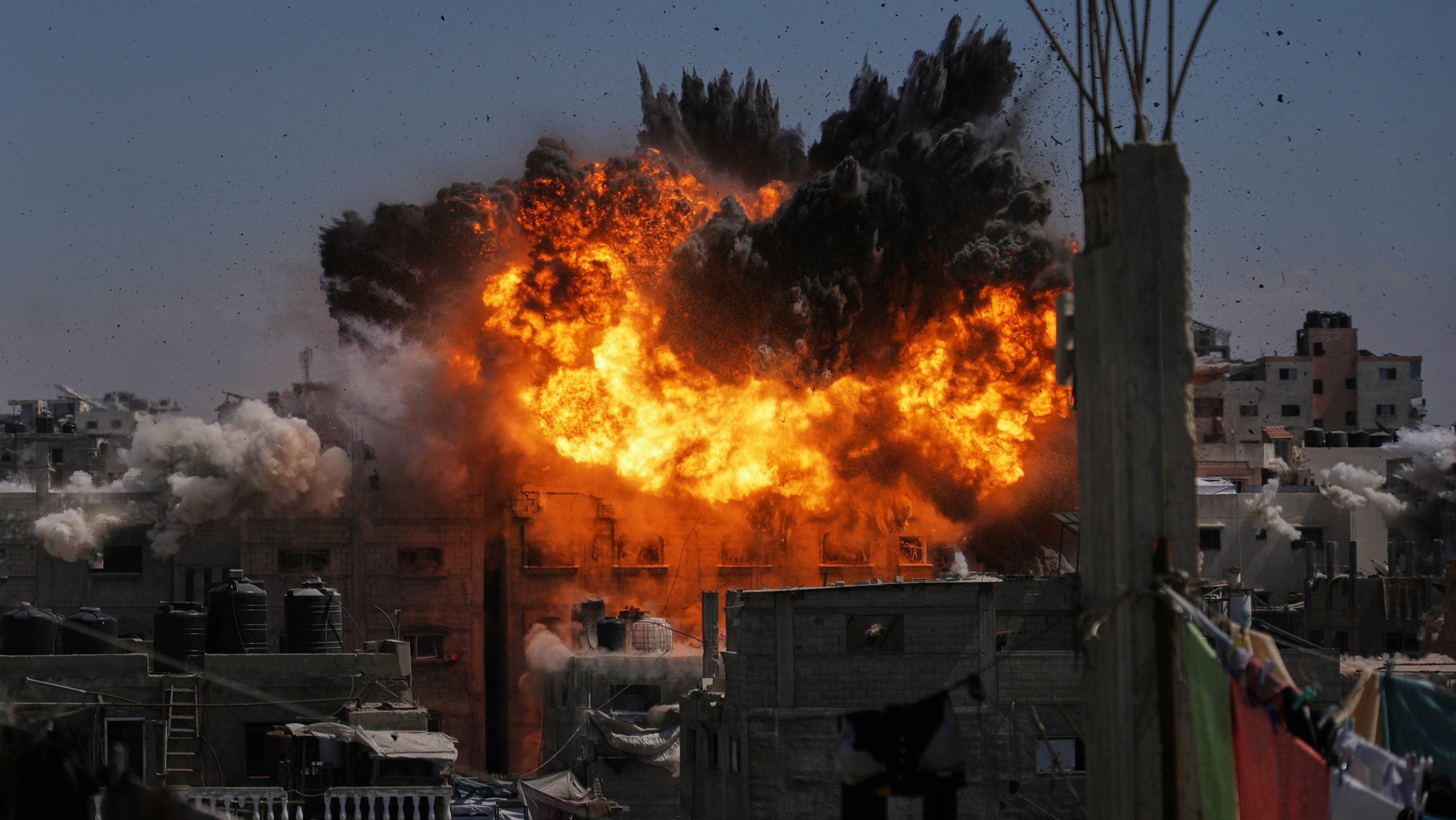 Trump plans to deliver 40,000 powerful 2,000-pound bombs to Israel in new arms deal