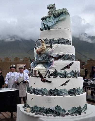 Two-meter snow leopard cake amazes guests at Kyrchyn -
