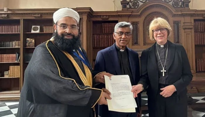 UK's Lambeth Palace withdraws Tahir Ashrafi award on same day over past bin Laden remarks