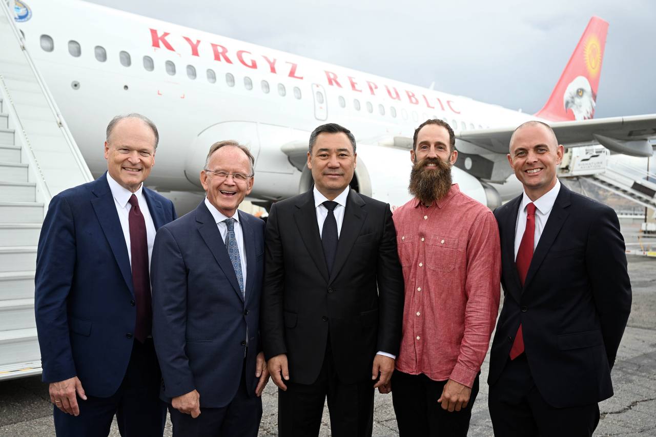 US kok-boru team captain meets with Sadyr Japarov at Utah airport -