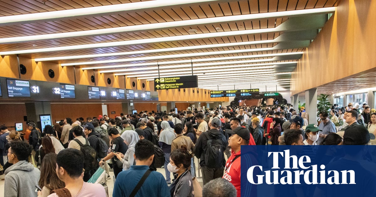 Volcano eruption in Indonesia leaves 170,000 travellers stranded as seven airports remain closed | Indonesia