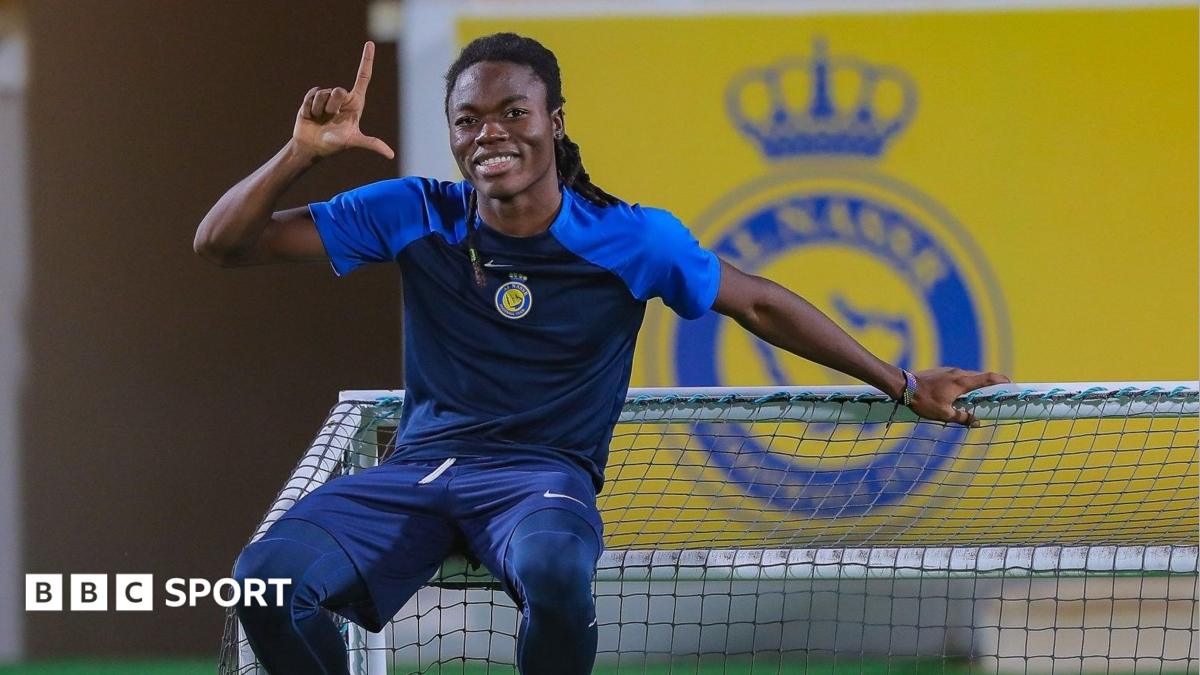 Clara Luvanga poses in Al-Nassr blue training kit