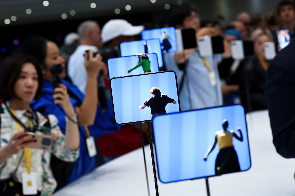 What it’s like to use the iPhone Duo, Apple’s biggest change to the iPhone in its history