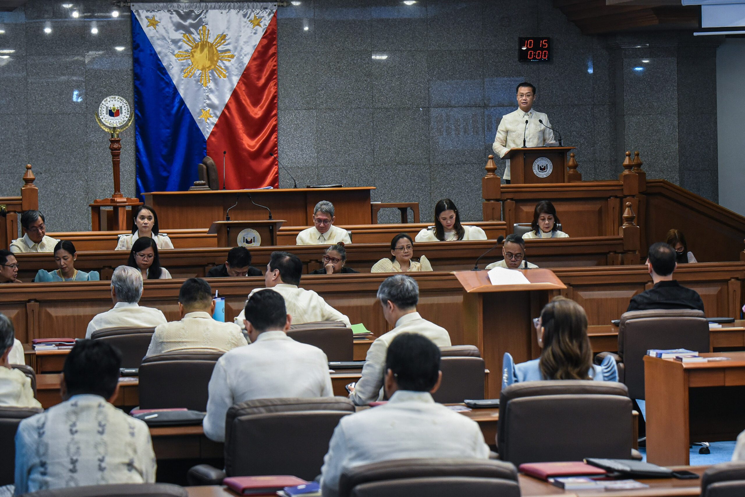 EXPLAINER: Why senators don’t need Senate clearance for personal trips