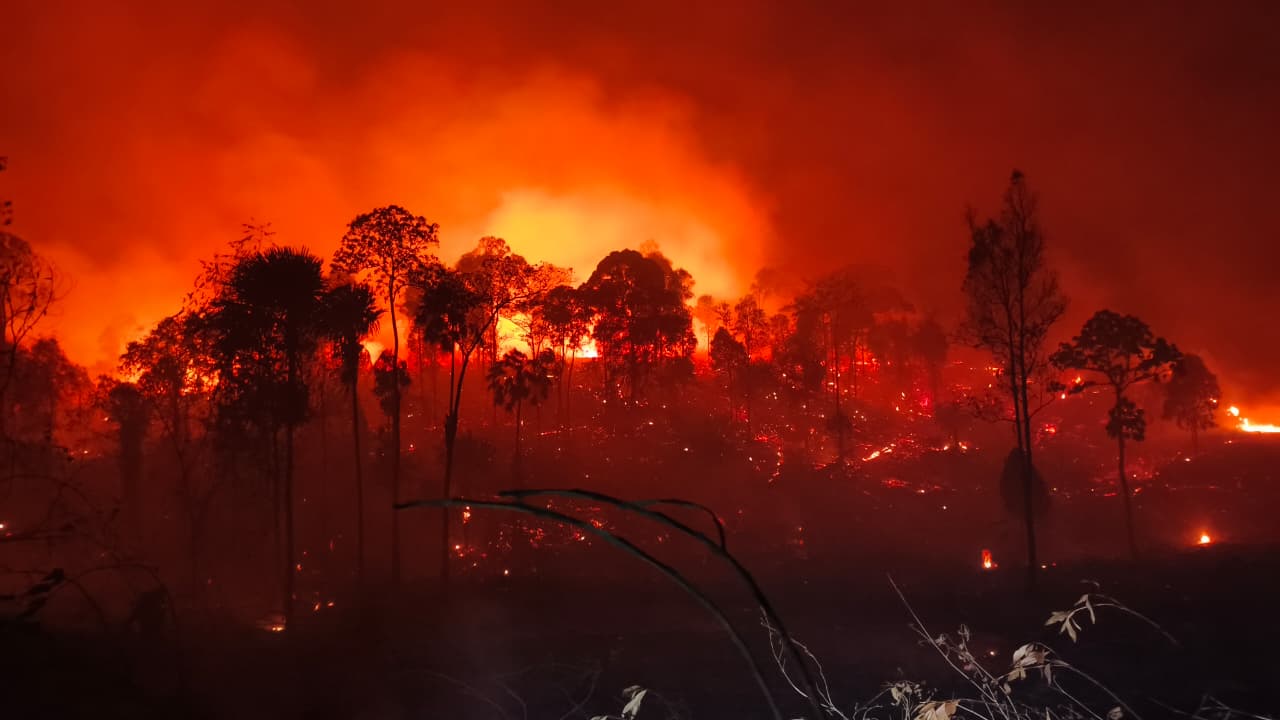 Wildfires on doorstep of Indonesia’s new capital as environmental and health crisis flares