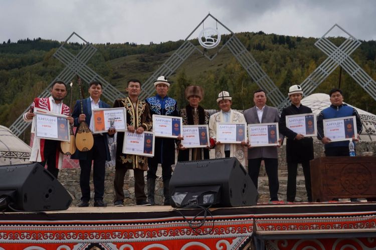 Winners of Kyrgyz-Kazakh aitysh announced at Kyrchyn -