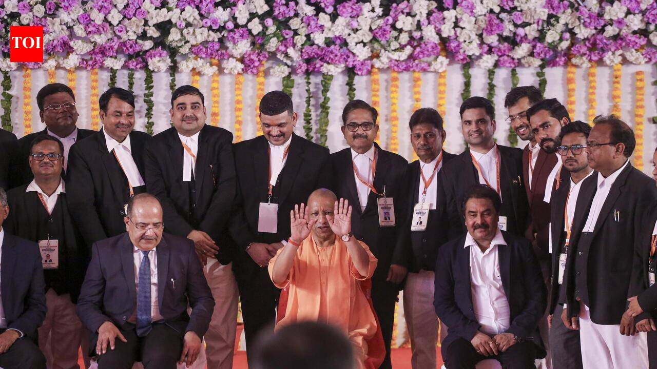 Yogi announces Rs 5L cashless insurance for UP advocates, tablets for 400 law officers | Prayagraj News