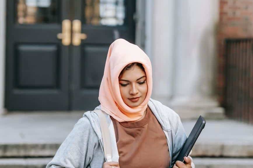 Zurich parliament backs headscarf ban in public schools