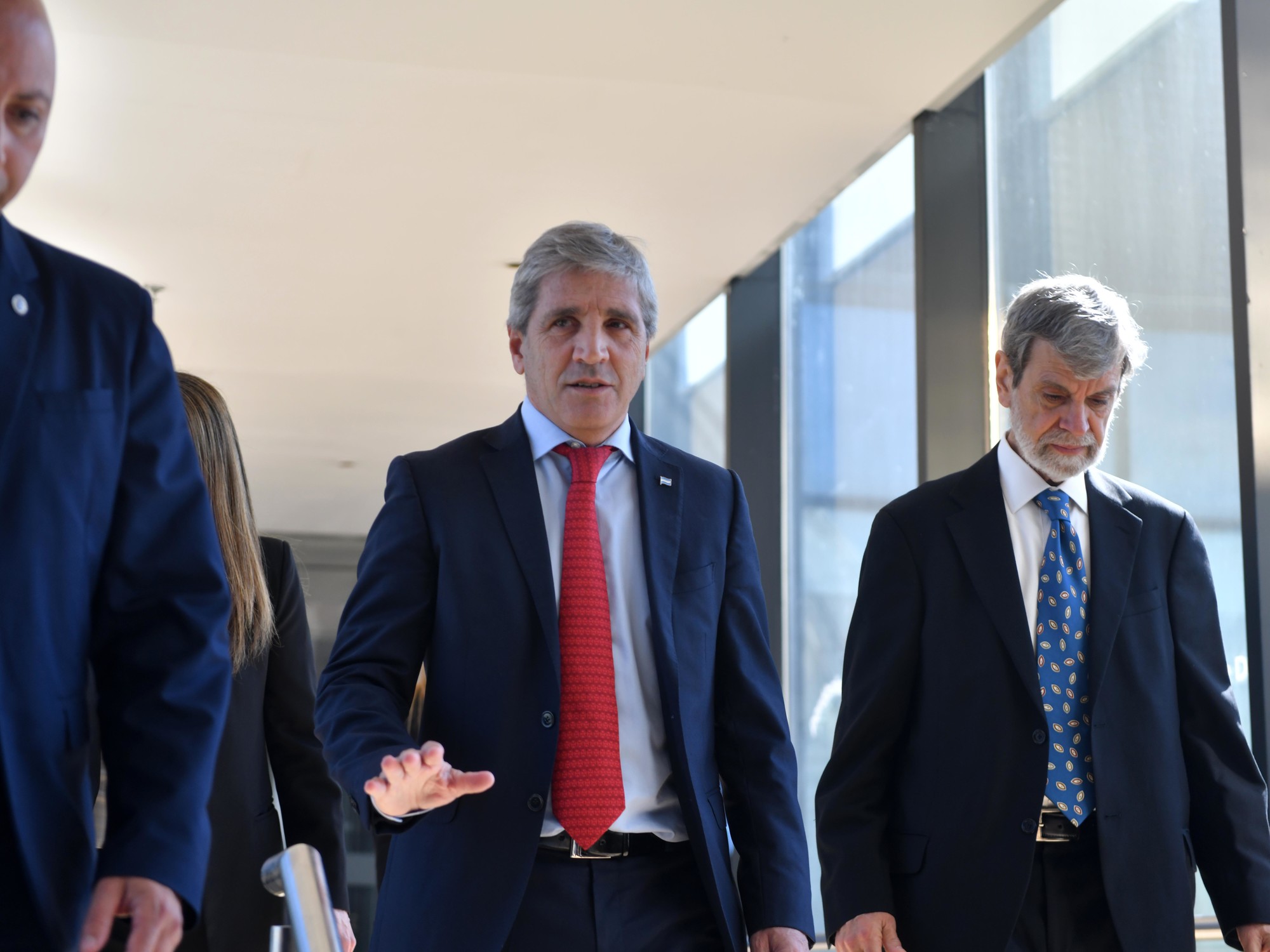 estiman un crecimiento del 4%, inflación del 18% y un dólar a $1.847 para el año próximo
