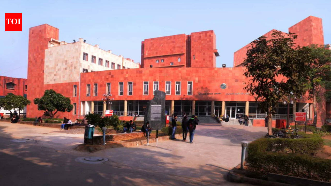After two decades, Jamia Millia Islamia orders student union polls within 15 days of constitution approval; students reject move, vow to continue stir | Delhi News