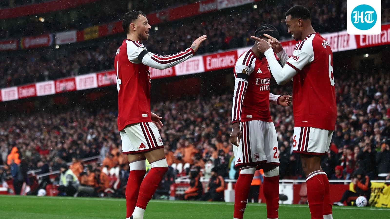 Arsenal beat Everton to keep pace with Manchester City in Premier League title race