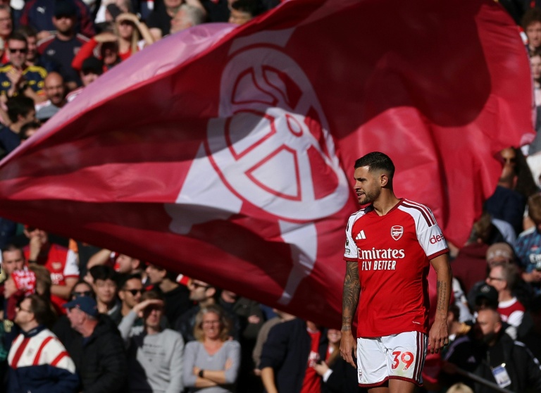 Arsenal hit back to beat Leeds and draw level with Man City