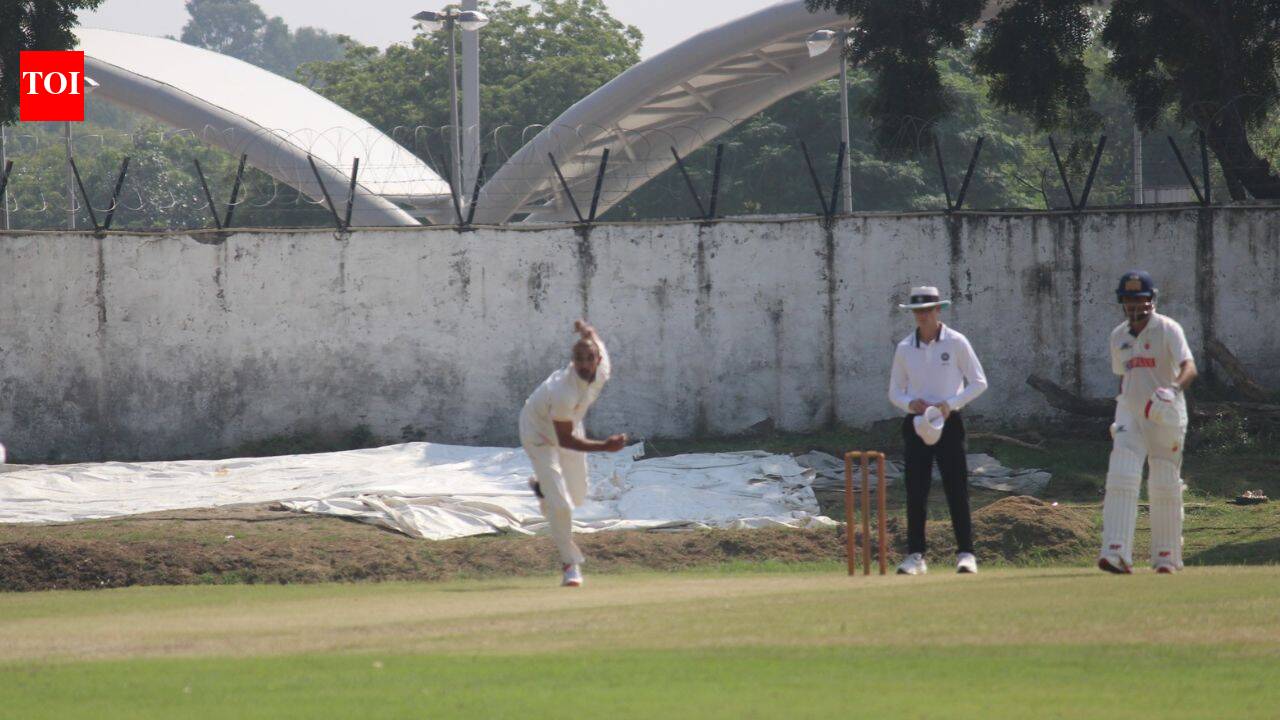 Australian umpire's Ranji Trophy sojourn: Aeroplanes overhead at Palam, BKC's red soil pitch, love for garlic naan and vada pav | Cricket News