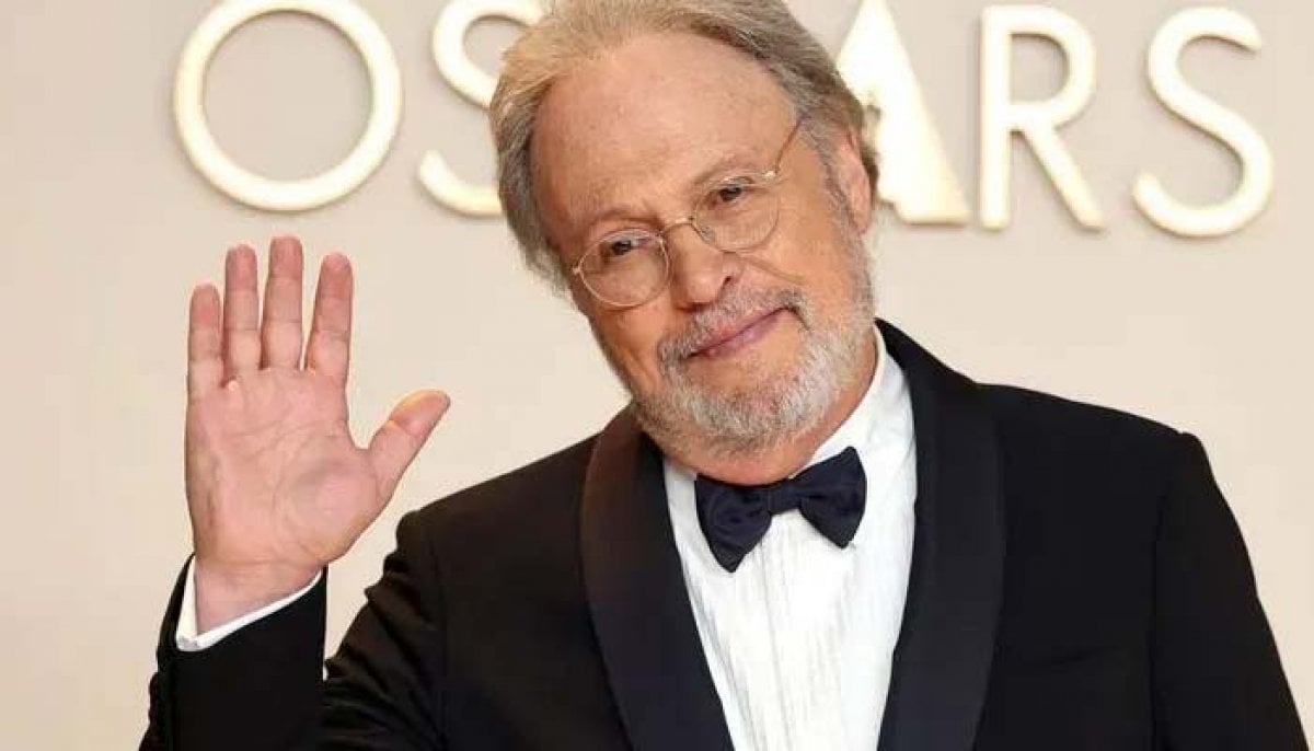 Billy Crystal reveals physical challenge of returning to Broadway at 78