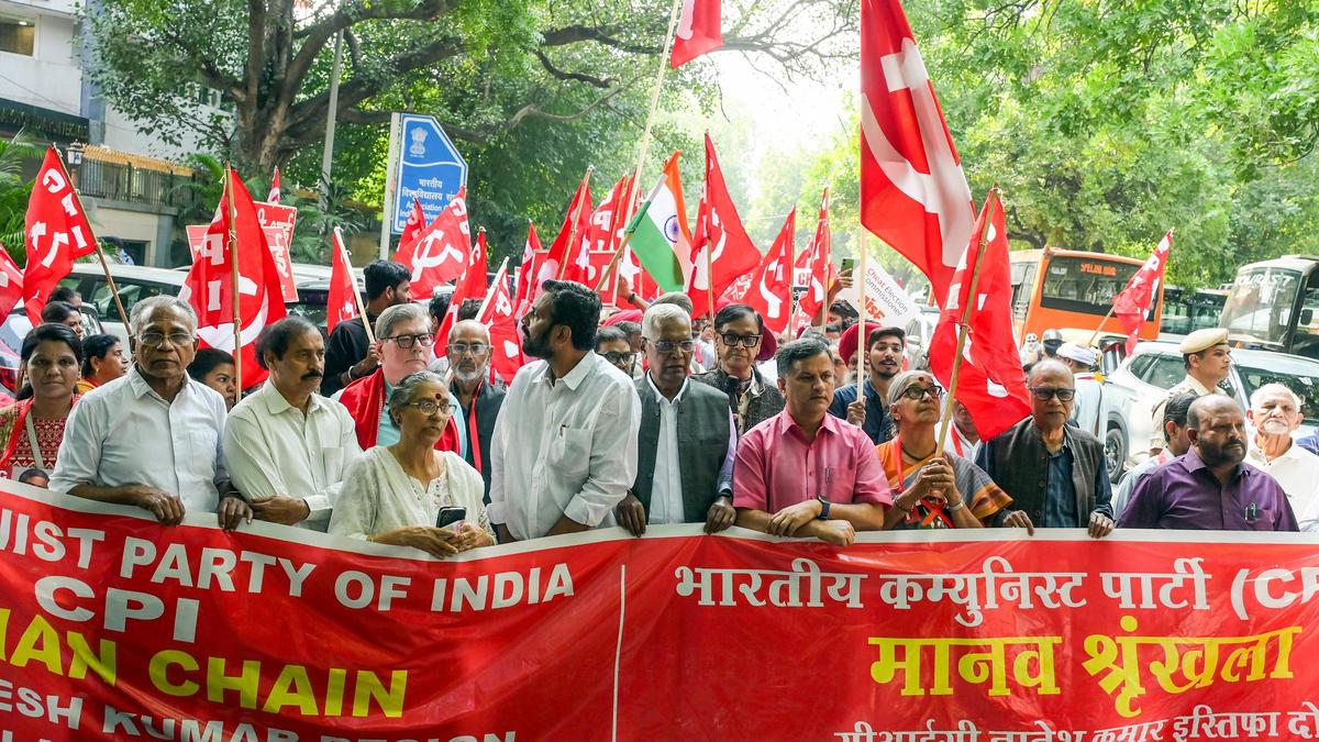 CPI forms human chain in Delhi demanding CEC’s resignation and rollback of SIR