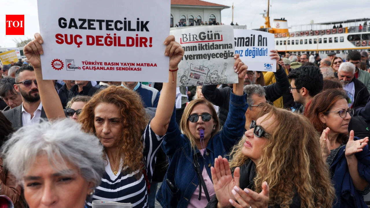 'Can no longer breathe': Thousands protest in Turkey over media crackdown, jailed journalists