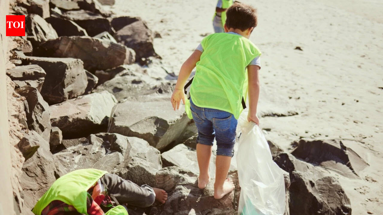 Children aged 7 to 12 helped tackle cigarette waste on an Ecuador beach; researchers recorded 6,821 fewer butts reaching the ocean over two years and a 53.2% decline in sand collections