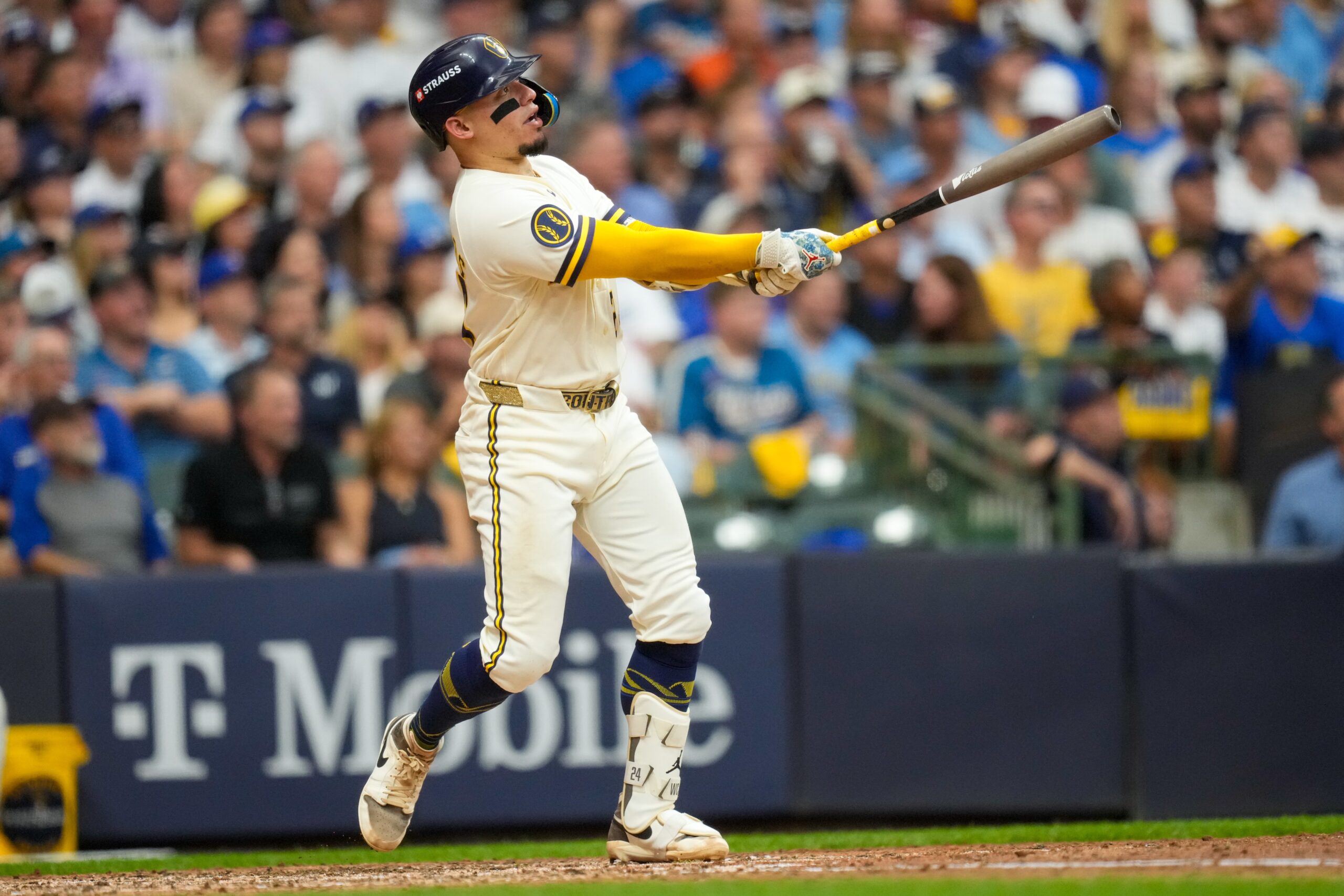 Contreras delivers and Milwaukee’s bullpen shines as the Brewers top the Dodgers 7-4 in NLCS Game 2