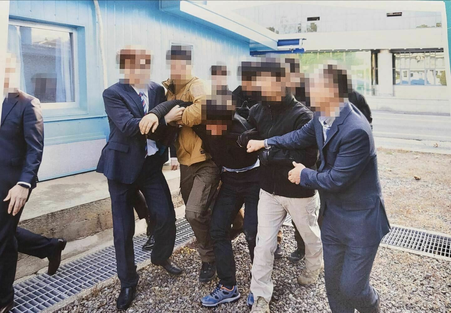 Ex-ROK officials get suspended sentences over North Koreans’ forced repatriation