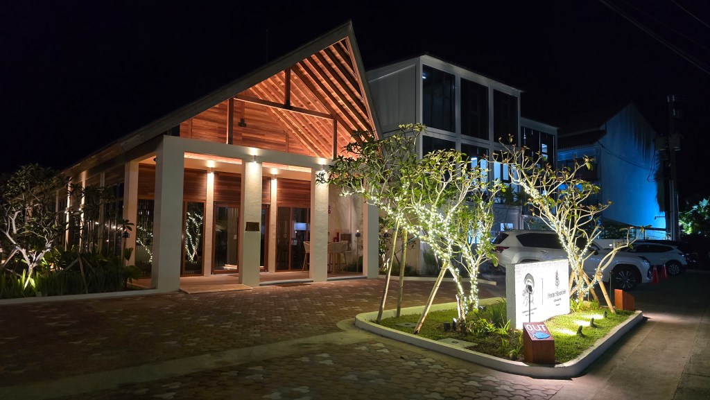 Four Seasons opens new waterfront restaurant, M-Dock, in Koror