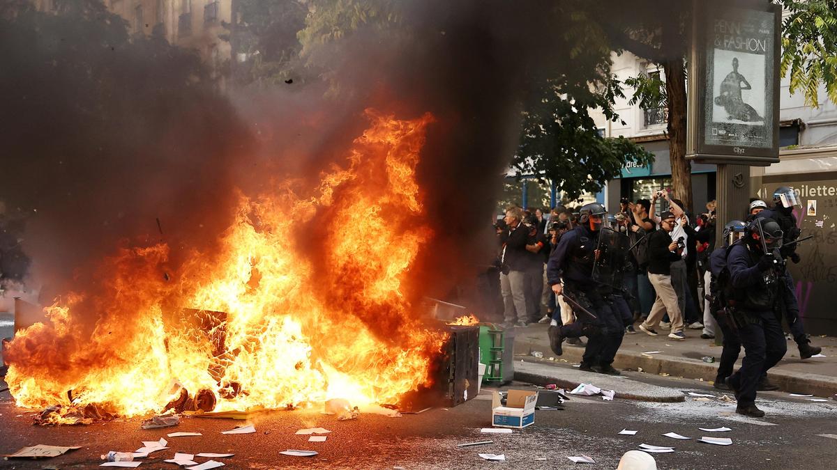 French riot police fire tear gas as more than 2,50,000 rally nationwide for school funding