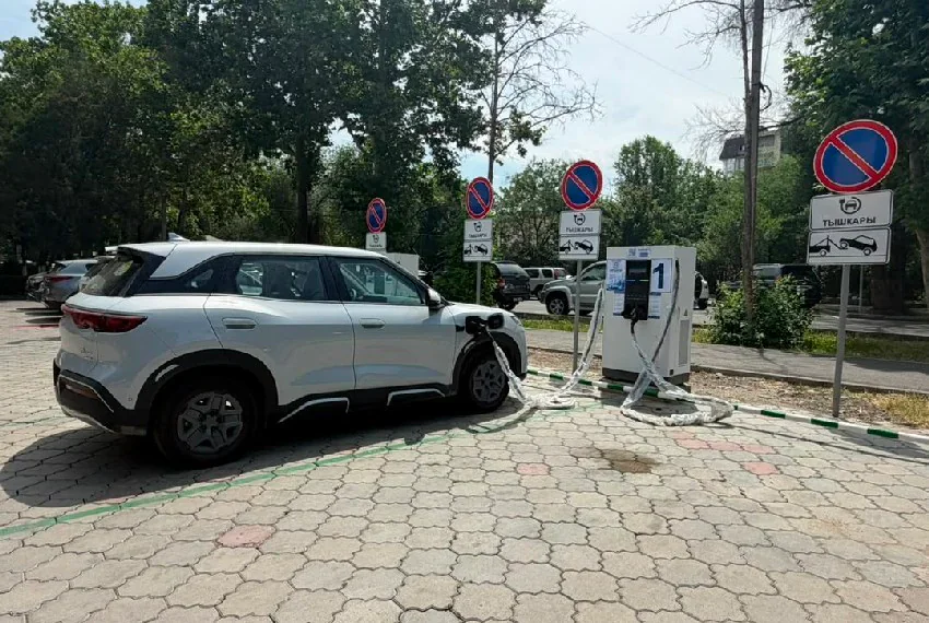 Gasoline and diesel cars to be gradually replaced with electric vehicles