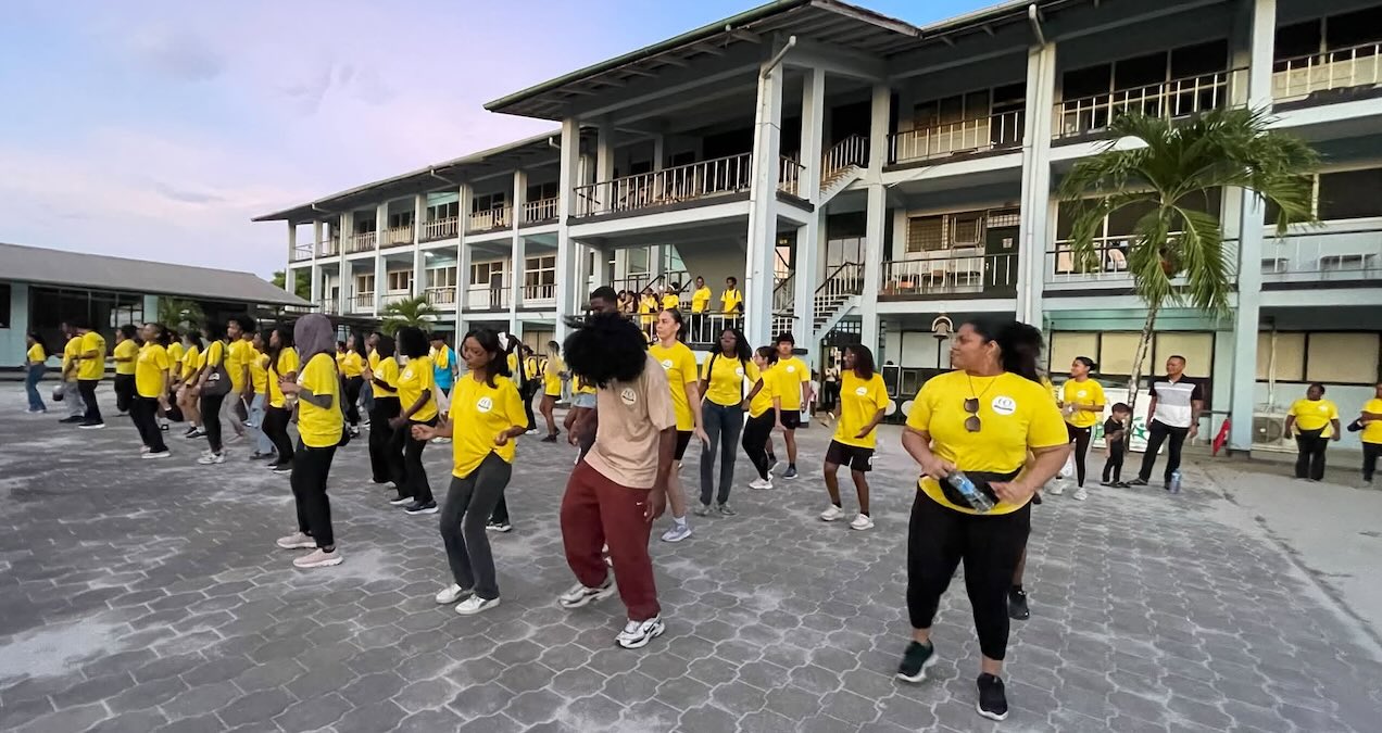 Generaties Lyco-1 samen op jubileumwandelloop; school wil ook renovatie aanpakken