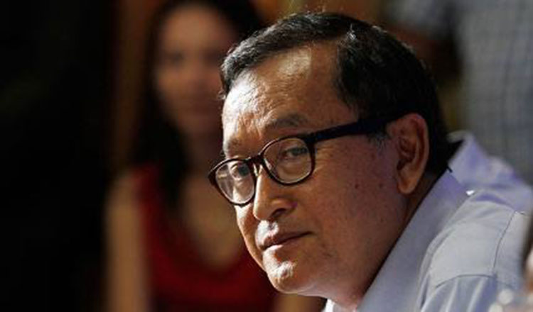 Government challenges Sam Rainsy to clarify Thai media report on border clashes