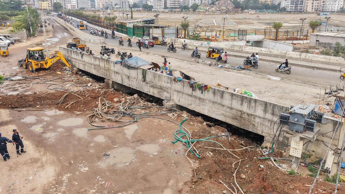 HYDRAA operation unearths illegal extraction of water from Sunnam Cheruvu