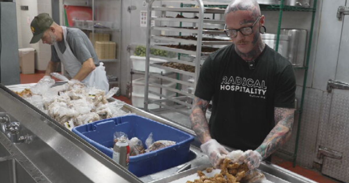 How a restaurant's extra food is helping feed Nashville neighbors in need