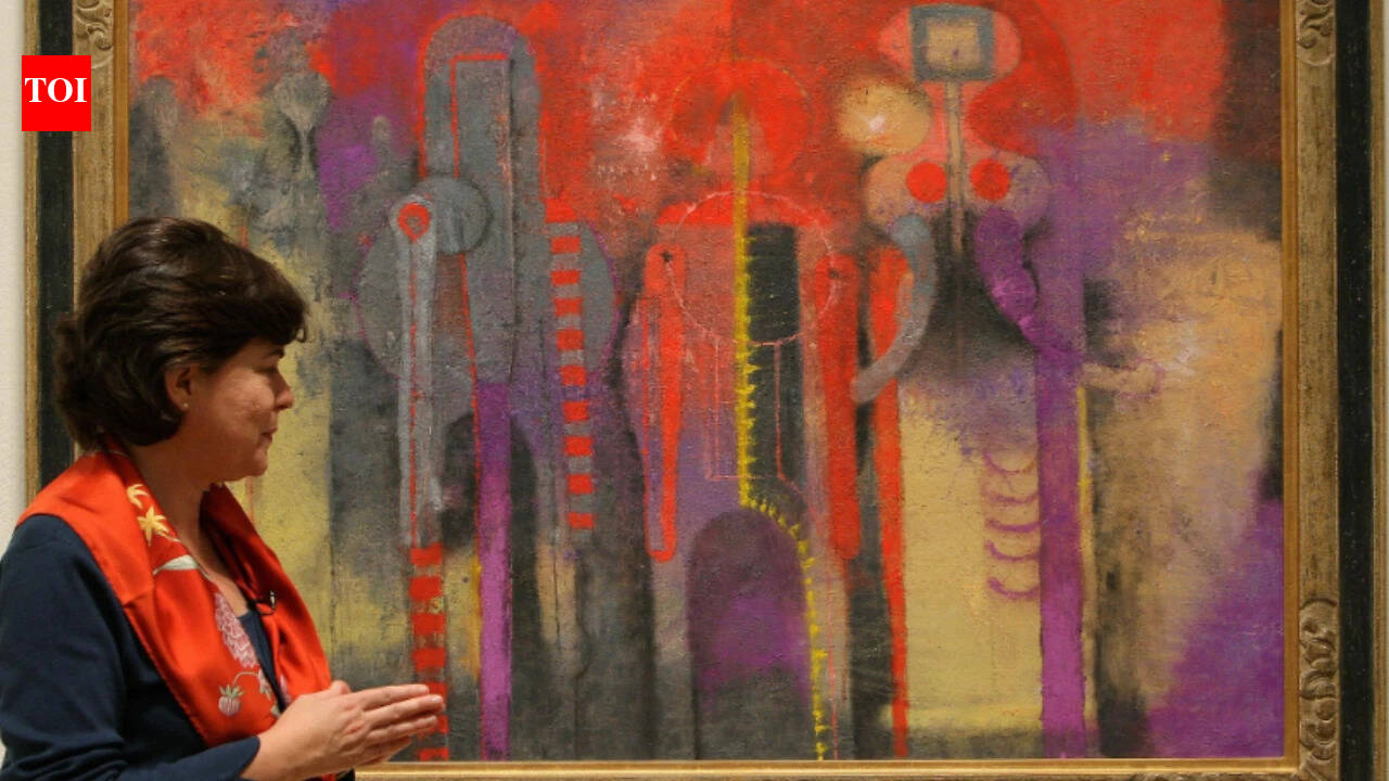 In 2003, a New York woman pulled a painting from trash on Manhattan’s Upper West Side; four years later she learned it was a stolen Rufino Tamayo work, and Sotheby’s sold it for $1,049,000