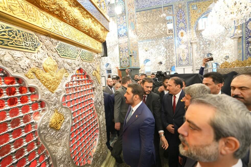 Iraqi PM visits Sayyida Zaynab shrine in Syria