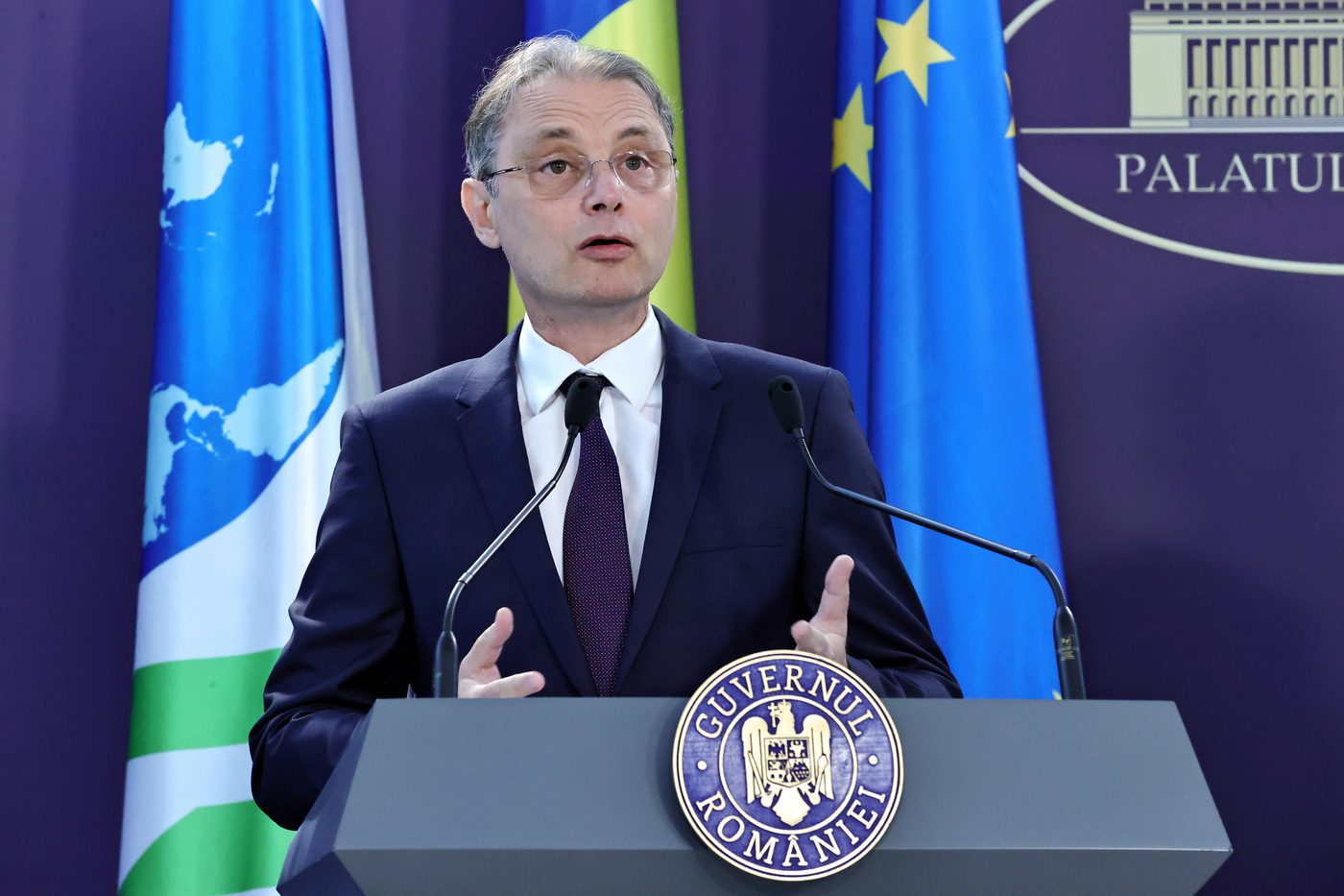 Luca Niculescu Submits Government Programme and Ministerial List to Parliament