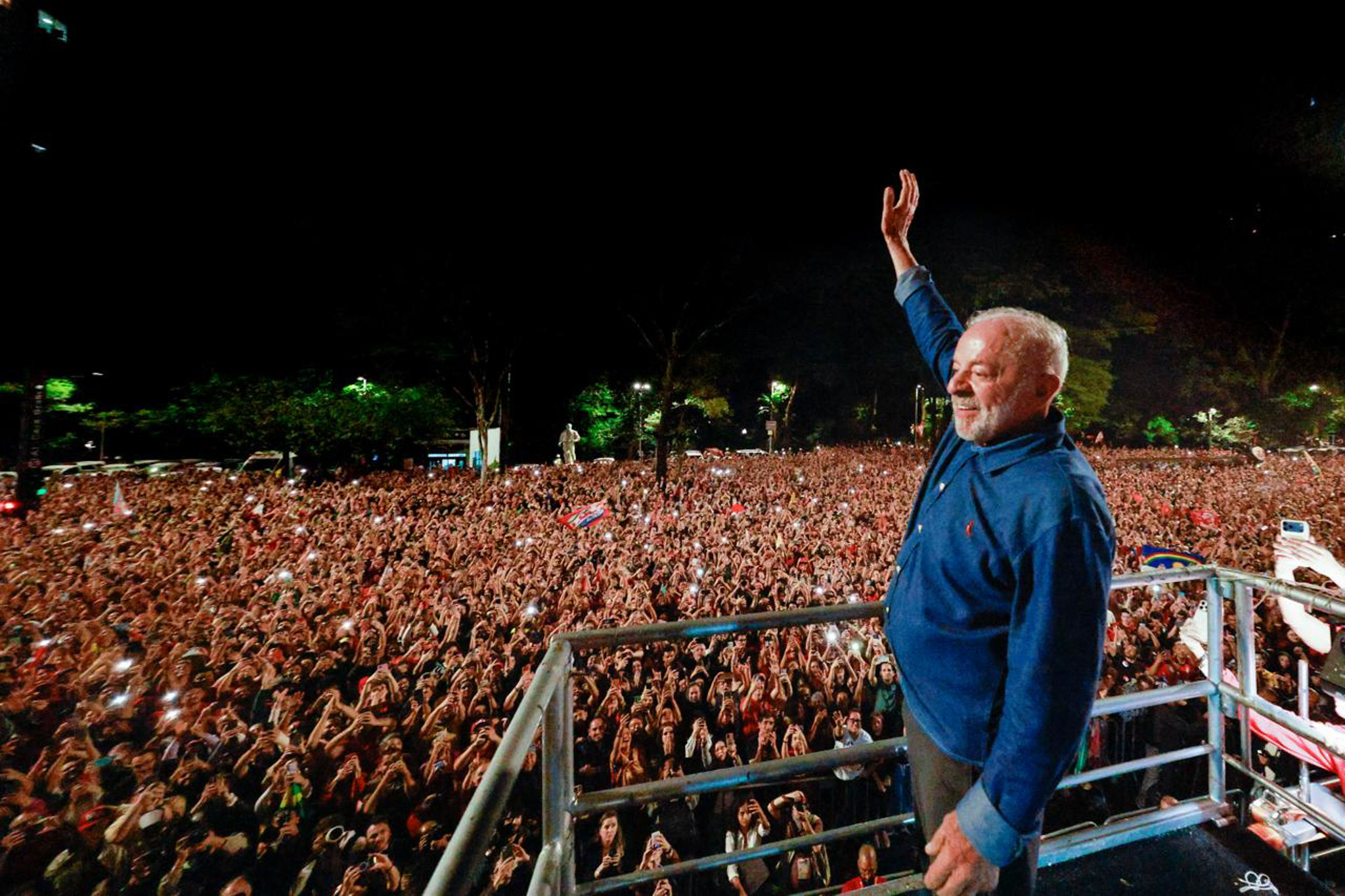 Lula beats far right Bolsonaro in Brazilian presidential election