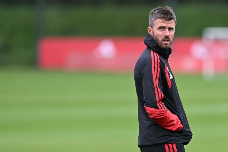 Man Utd teetering towards crisis as Man City cloud hangs over Premier League