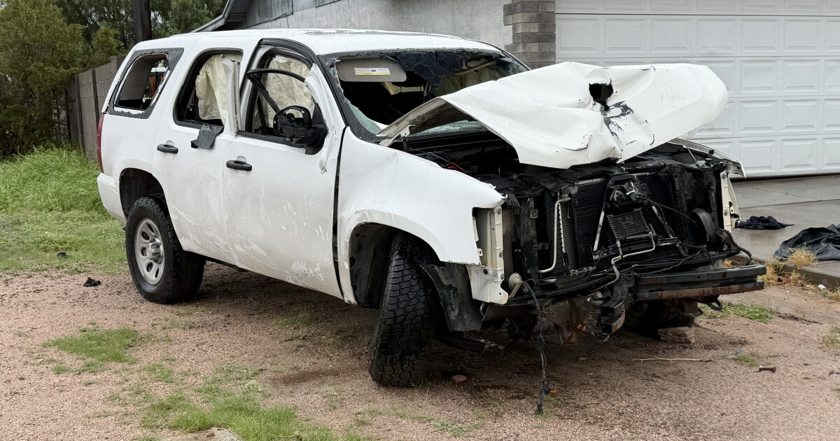 Mesa neighbors call for a new traffic light after woman dies in canal crash