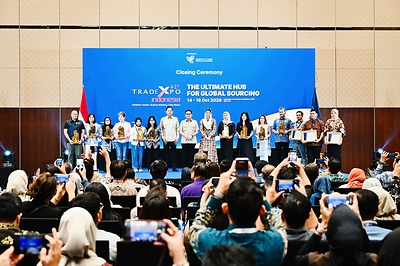 Award recipients pose during the closing ceremony of the 41st Trade Expo Indonesia (TEI) 2026 in Jakarta, Indonesia, on October 18, 2026. The exhibition recorded US$22.94 billion in potential transactions, exceeding its target by 31.1 percent.