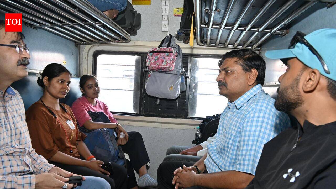 NCR GM reviews cleanliness, seeks passenger feedback | Prayagraj News