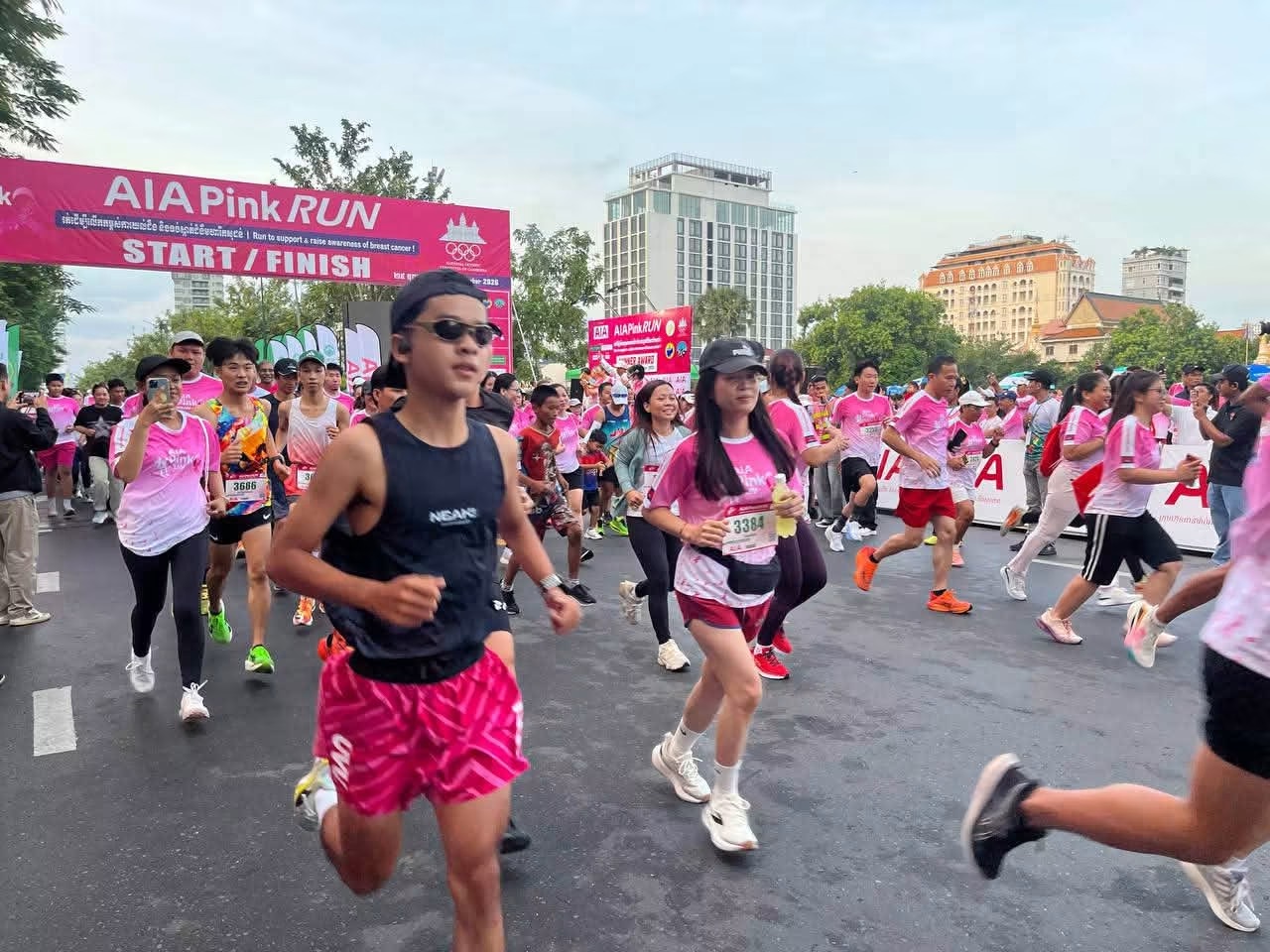 Nearly 3,000 athletes join run to raise breast cancer awareness in Cambodia (VIDEO)